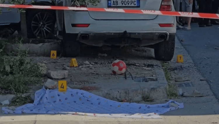 “Ma vranë djalin”, prindërit e njërit prej fëmijëve e panë tragjedinë e Durrësit nga kamerat e sigurisë