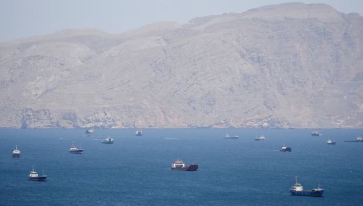 SHBA-ja nis shoqërimin e anijeve në Hormuz, Irani paralajmëron për shkelje të armëpushimit