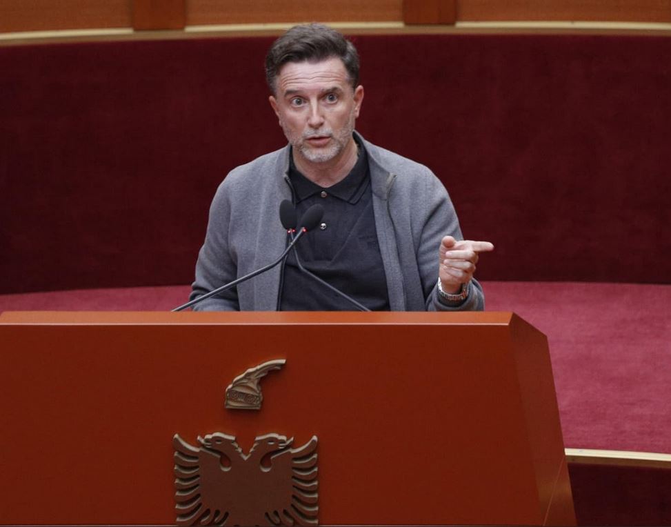 “Vrasje me dashje”- Erion Braçe në parlament për aksidentin tragjik në Durrës: Të ndryshojmë Kodin Penal!