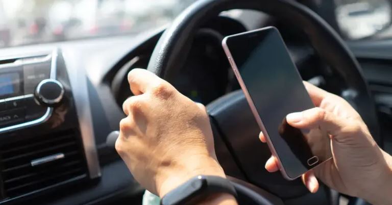 254 gjoba për përdorim të telefonit gjatë ngasjes për muajin prill në Ferizaj