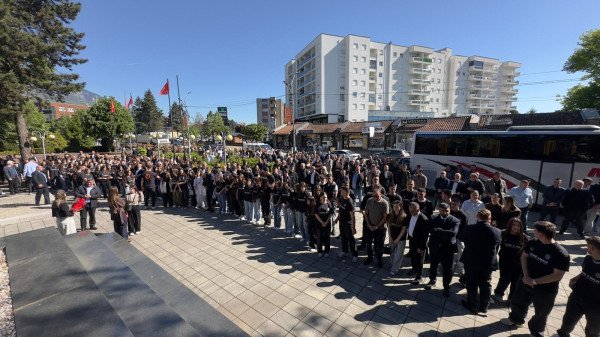 ​Deçani nderon dëshmorët, homazhe në Gllogjan dhe në gjithë komunën