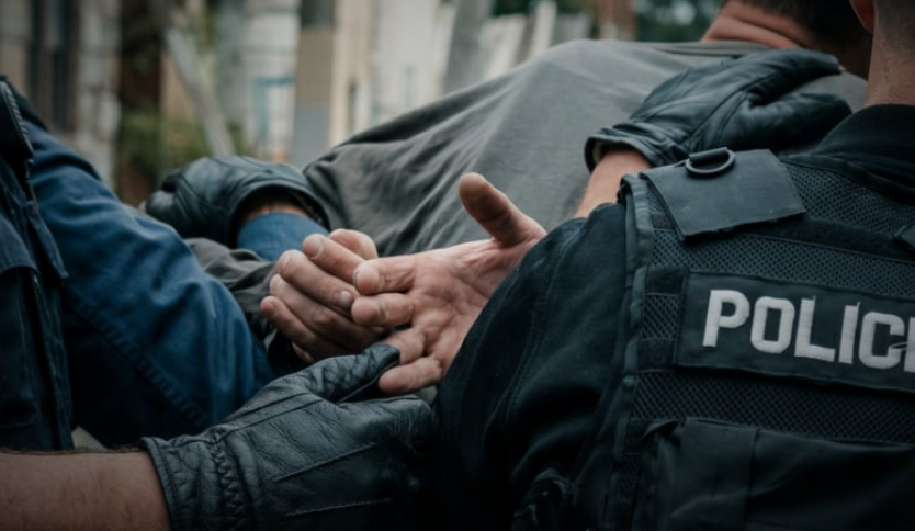 Kapet me kokainë, prangoset burri në Malishevë