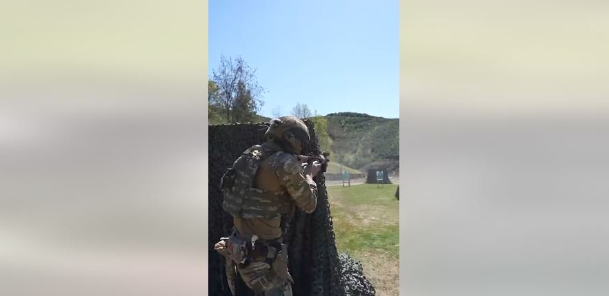 Transportonte 13 nxënës shkolle dhe ishte i dehur, Policia shoqëron shoferin e furgonit në Belsh
