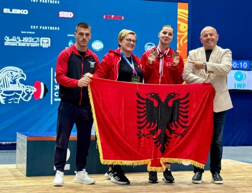 Gonxhja  Carja  emër premtues i peshëngritjes botërore