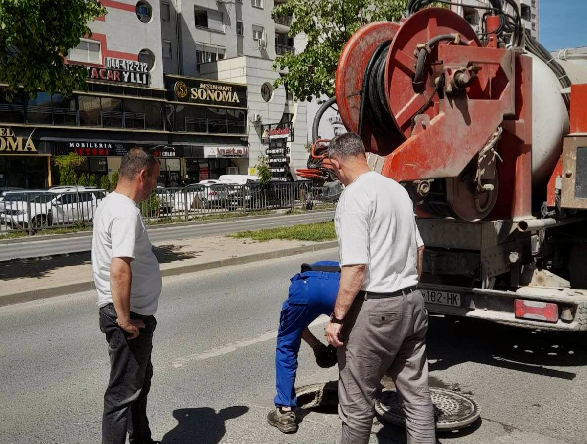 Aksion “në terren” në Fushë Kosovë, pastrohen pusetat, mirëmbahen varrezat - shtrihet ujësjellësi në Harilaq