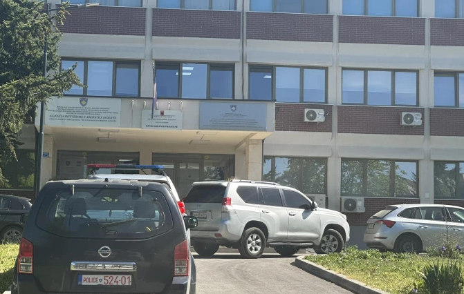 Bastisjet te Agjencia Kadastrale: Një i arrestuar për dallaveret me prona