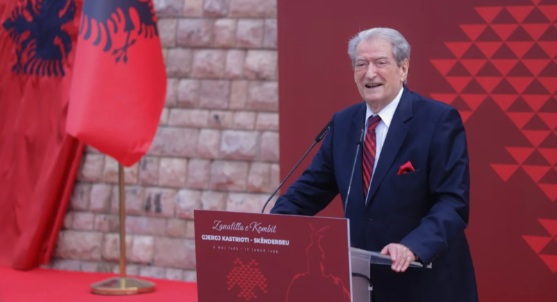 Berisha në Krujë me demokratët, përkujton Skënderbeun dhe sulmon qeverinë: Rama është Hamzai