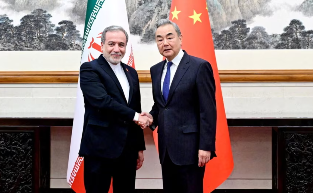 Kina bën thirrje për armëpushim të menjëhershëm në Iran në prag të takimit Trump–Xi