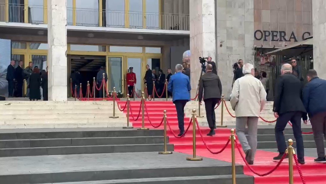 Mbahen homazhet për ish kryetarin e Kuvendit Servet Pëllumbi, deputeti Agron Gjekmarkaj bën nderime në emër të opozitës