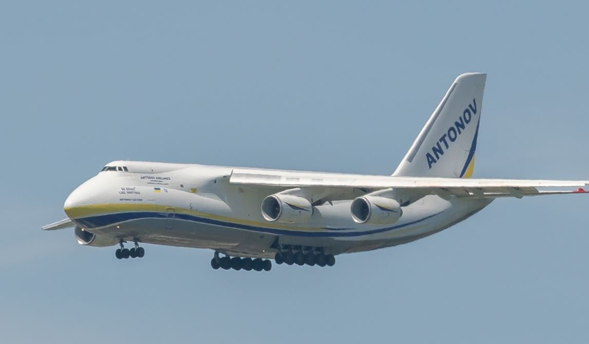 Një nga aeroplanët më të mëdhenj në botë sot ka ateruar në Aeroportin e Prishtinës