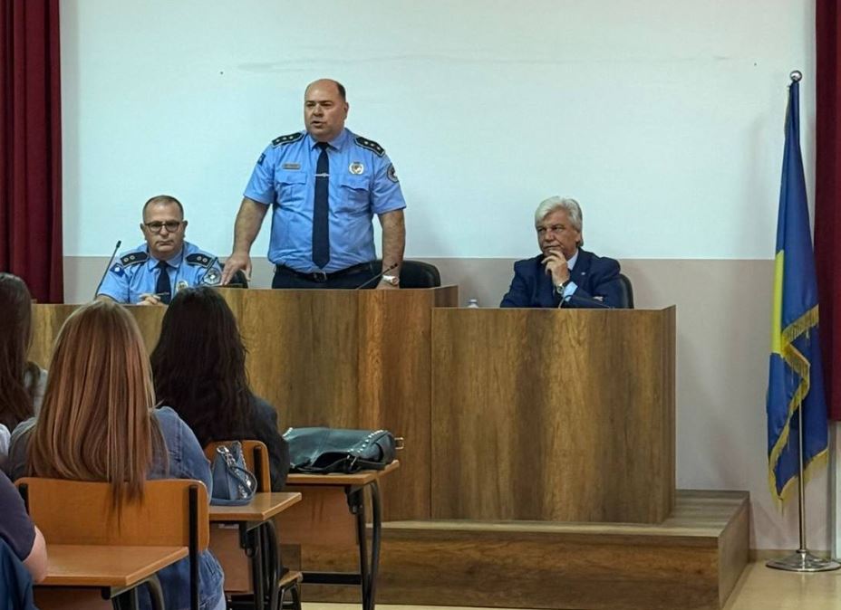 Policia mban ligjëratë në Fakultetin Juridik në Prizren