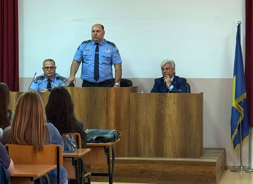 Policia mban ligjëratë në Fakultetin Juridik në Prizren
