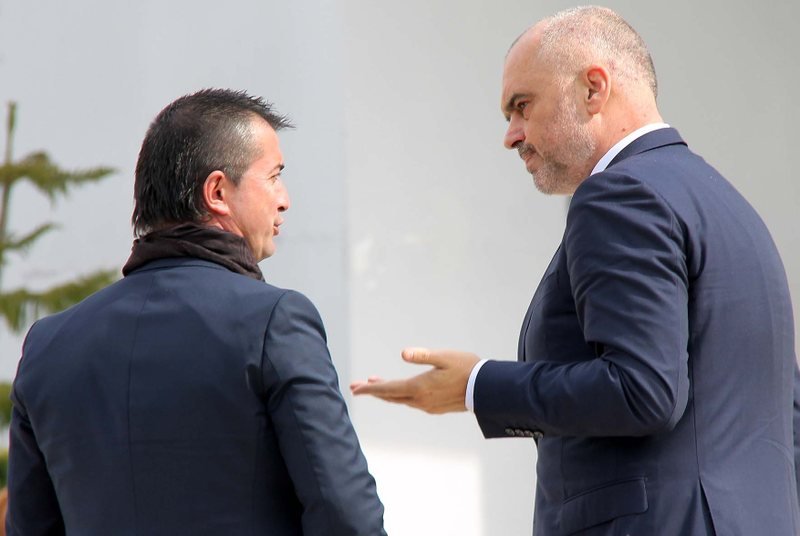  “Mos na çaj b*thën! ” – Rama sulmon ashpër Tërmet Peçin e Tepelenës! Çfarë ndodhi në takimin pa media