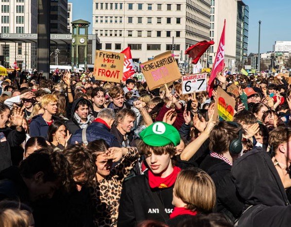 Kundër politikës së riarmatimit, më shumë se 50,000 nxënës pritet të protestojnë në Gjermani