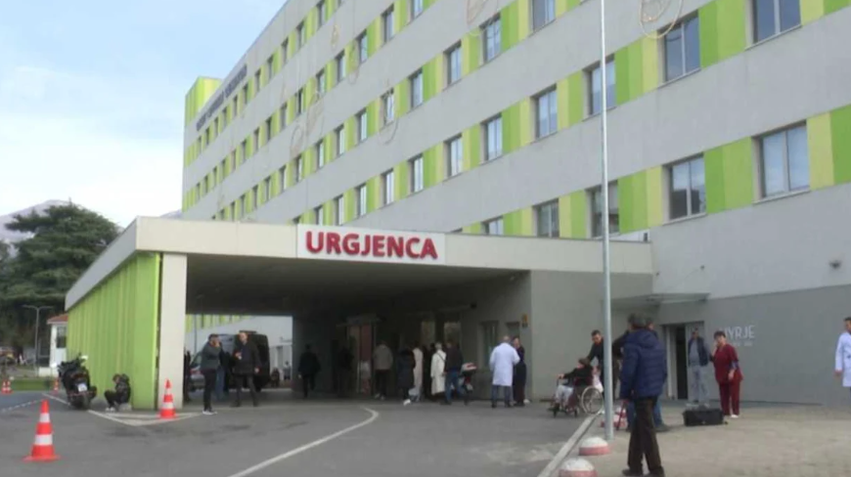 Helmimi në Akademinë e Policisë  56 persona u paraqitën me simptoma në urgjencë  njëra nga studentet rikthehet sërish në spital
