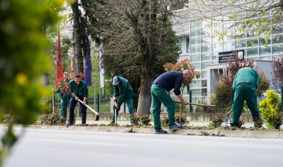 NPL “Dardana” vazhdon mirëmbajtjen e hapësirave publike, Rahimaj vlerëson punëtorët