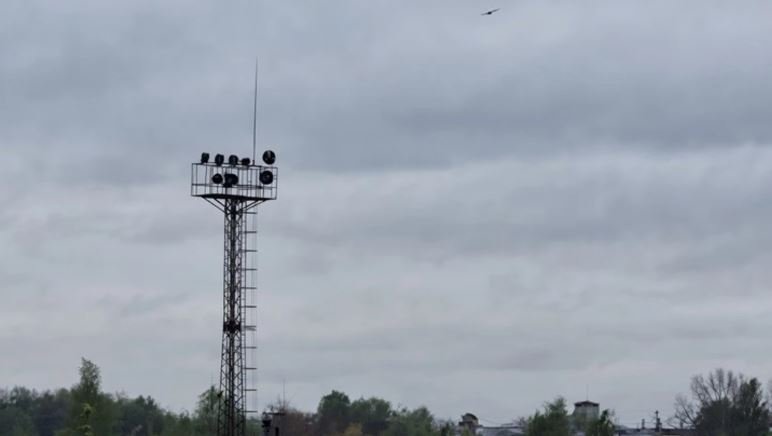 Dy dronë rus rrëzohen në Letoni, dëmtojnë objektin e magazinimit të naftës