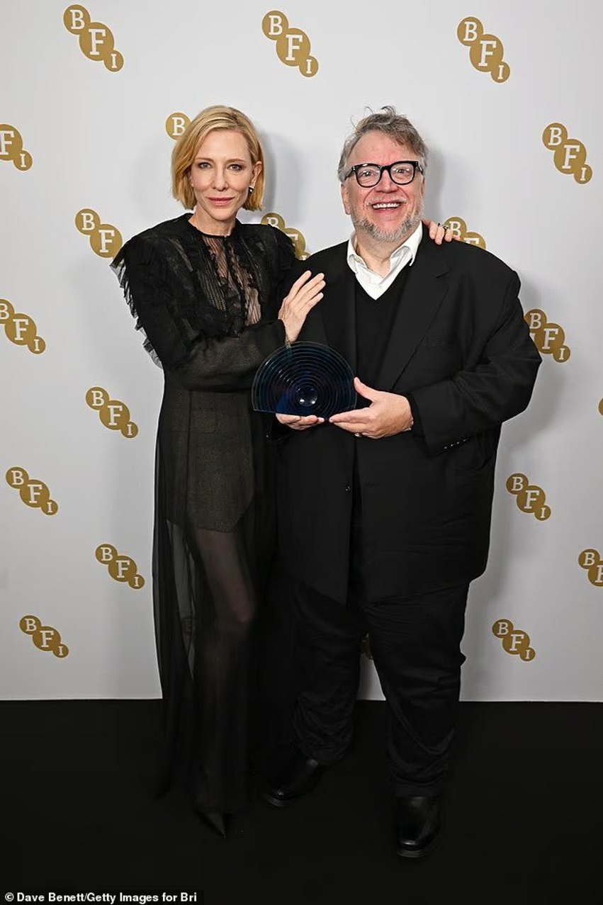 Cate Blanchett nderon Guillermo del Toro në ceremoninë e BFI Fellowship