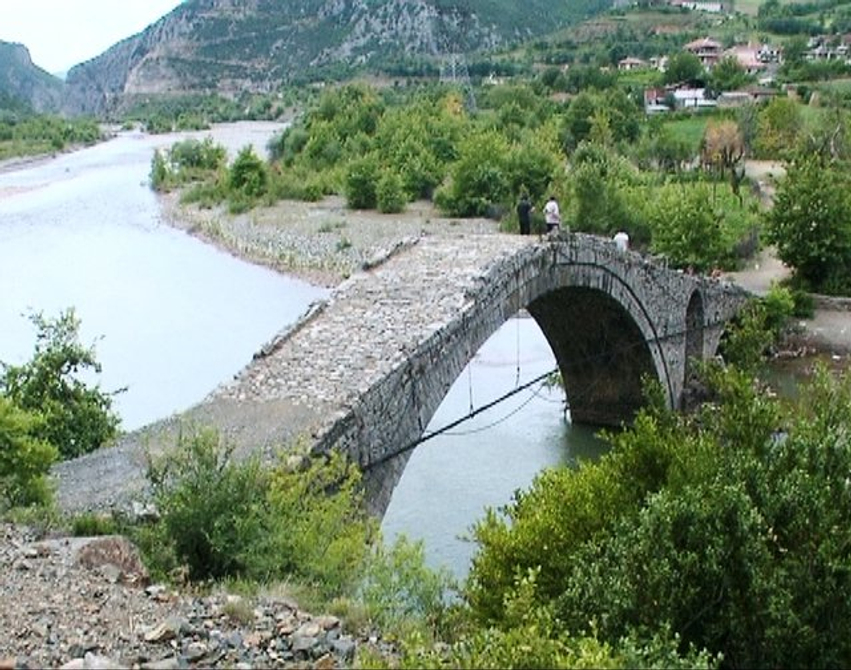 Ura e Kamarës  monumenti mesjetar pranë Mirakës