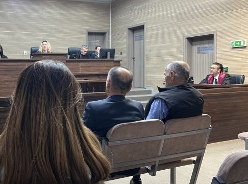 Fillon rigjykimi në mungesë ndaj të akuzuarit për krime lufte, Cedomir Aksiq