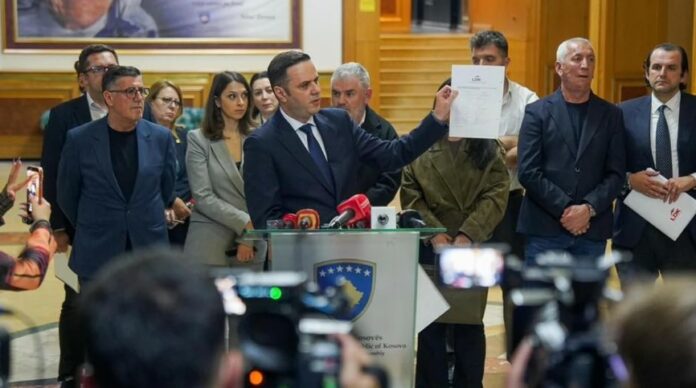 “Nënshkrimet s’ishin për Vjosën” – Halil Geci reagon ashpër ndaj Lumir Abdixhikut: O nuk mbahet shpija me rrena e me dyftyrësi