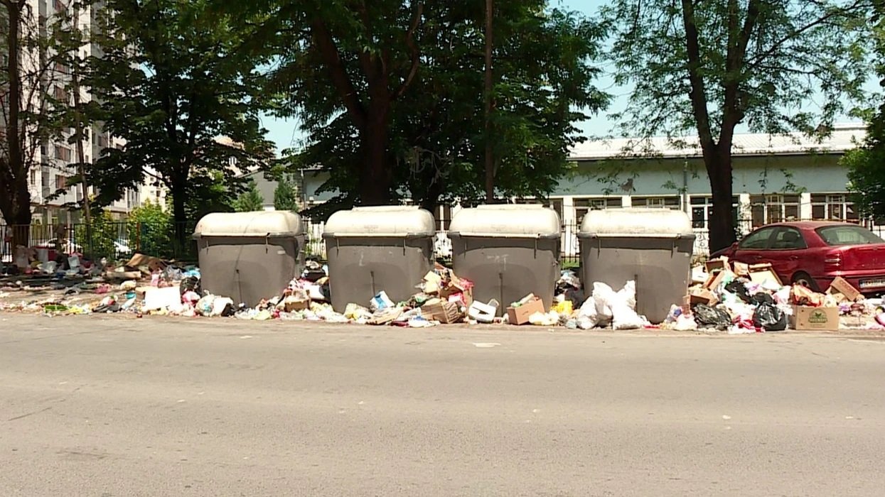 Mbeturinat mbulojnë lagjet e Shkupit, Gjorgjievski fajëson problemet e trashëguara