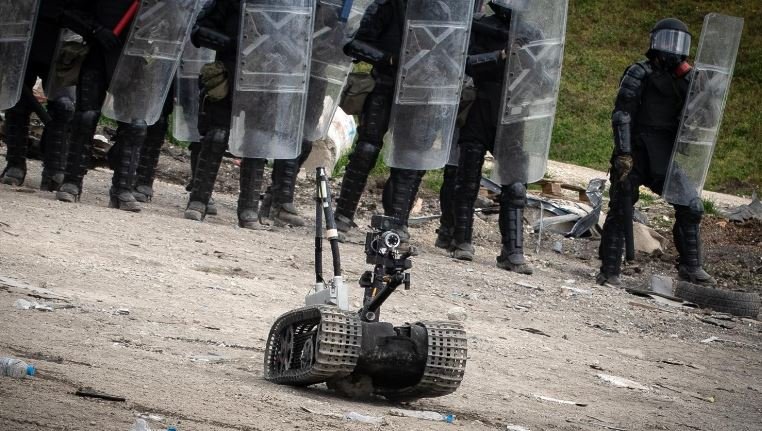 KFOR zhvillon stërvitje në Kampin Novo Selo, përdorin sistem robotik për neutralizimin e mjeteve shpërthyese