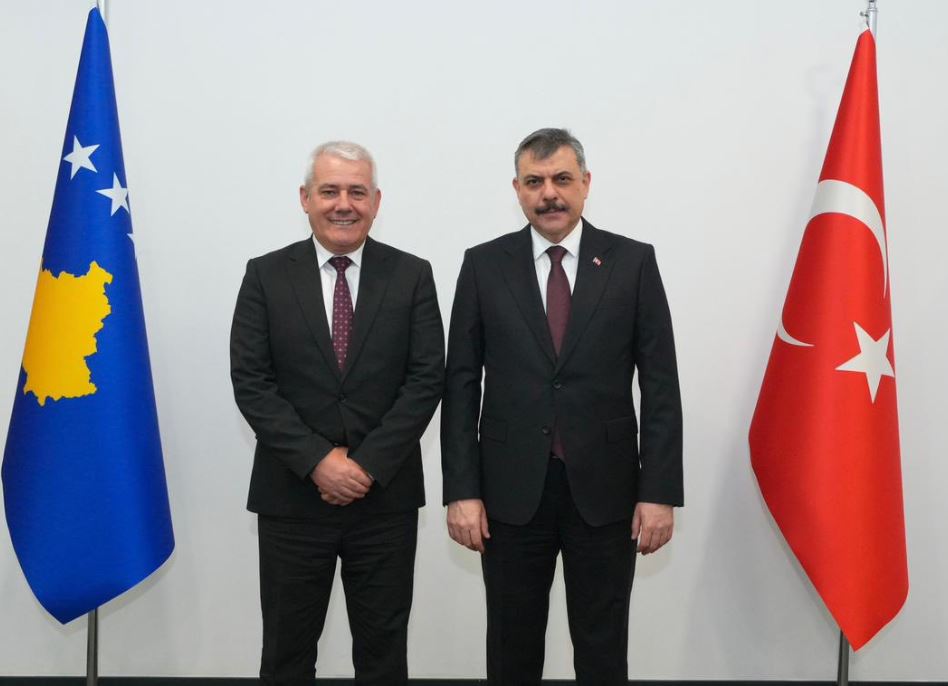 Sveçla pritet nga homologu turk, kërkon avancim të bashkëpunimit për siguri