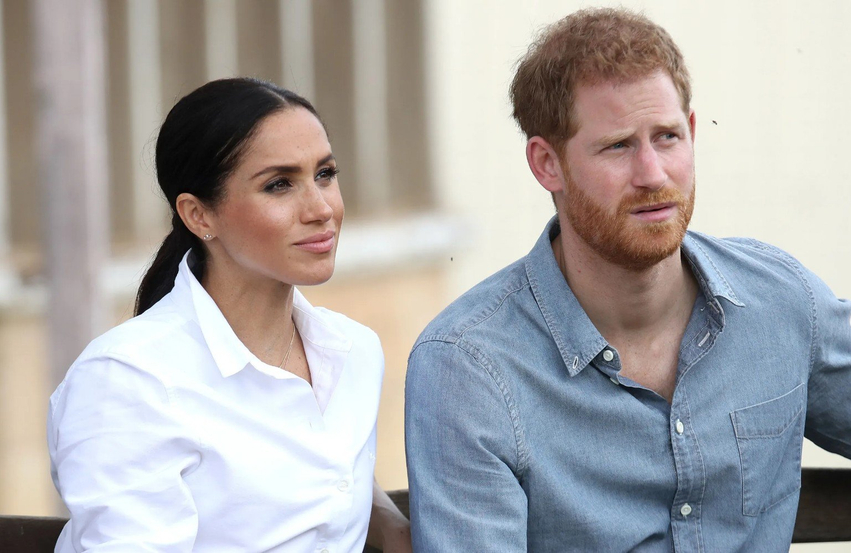 meghan-markle-po-punon-per-nje-autobiografi-libri-mund-te-shkaktoje-tronditje-ne-familjen-mbreterore-britanike