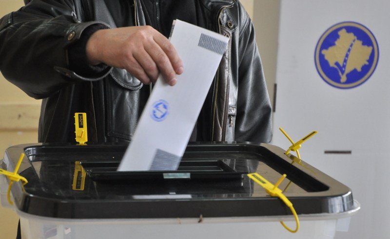 Analisti flet për aderimet e fundit në partitë politike - ka këtë thirrje publike!