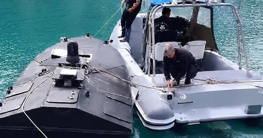 Alarm në Greqi  Gjendet një dron misterioz i mbushur me eksploziv në Detin Jon  ja skenarët e mundshëm 