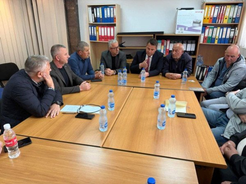 Ministri Muja u takua me Shoqatën e Prodhuesve të Qumështit  Për zgjidhje të qëndrueshme në këtë sektor