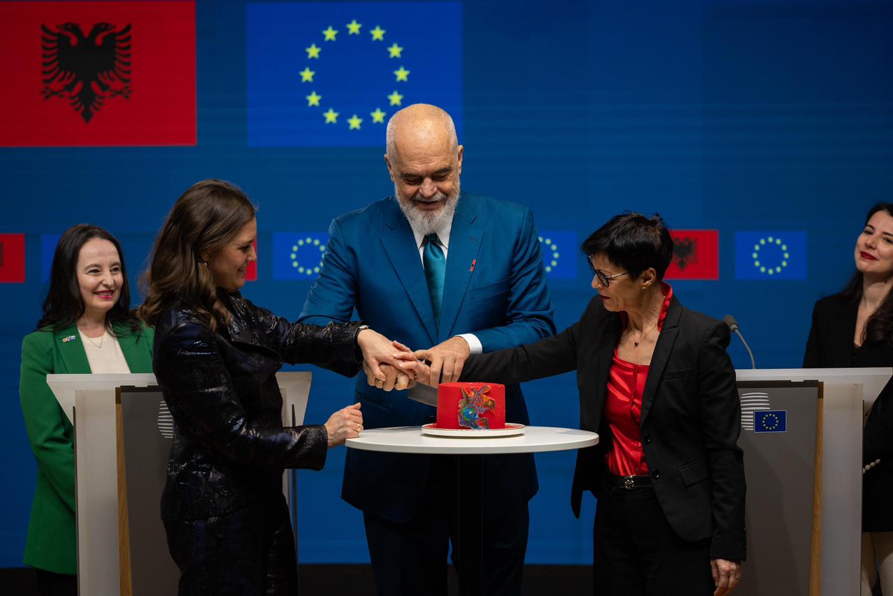 Nxjerr foton krah Marta Kos dhe Marie Bjerre, urimi i Ramës për Ditën e Europës: Shqipëria më afër se kurrë familjes europiane