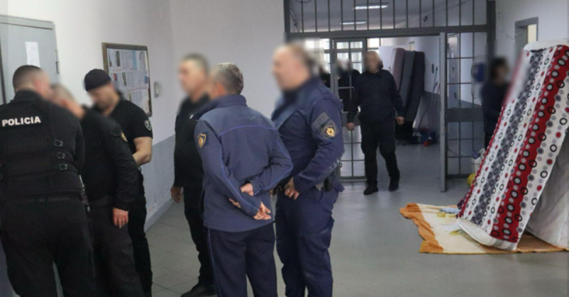 Drejtoria e Burgjeve mësyn IEVP Fier, Vlorë dhe Peqin! Ja çfarë u sekuestrua nëpër qeli nga aksion blic