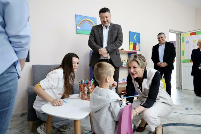 Ministrja Sala  Ta zgjerojmë në të gjithë Shqipërinë angazhimin vullnetar të të rinjve