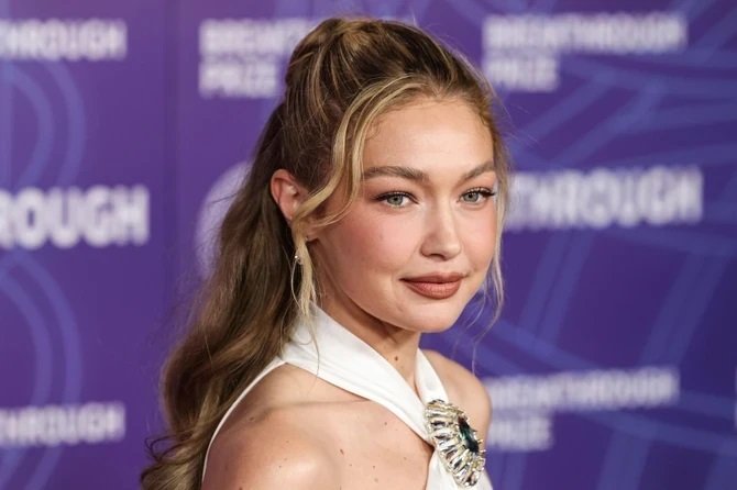 Gigi Hadid rikthen trendin e buzëve të mjegulluara: Duken më të plota, por elegante