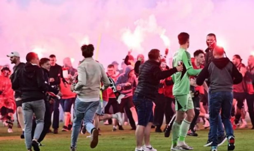 Tensione dhe dhunë  Sparta largohet nga stadiumi