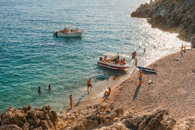 “Travel +Leisure”: Plazhe të kristalta, fshatra historike dhe rrënoja antike: Shqipëria në fokusin e turizmit botëror