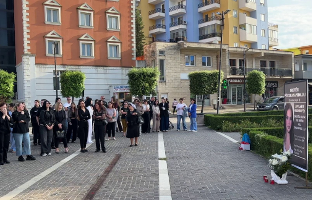 Lezha mblidhet në kujtim të Xhuana Nikollajt/ Familjarët kërkojnë drejtësi dy muaj pas tragjedisë së 25-vjeçares