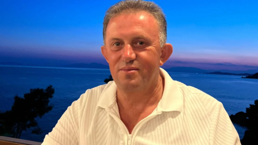 Sulmohet fizikisht politikani në Lezhë, i thyen këmbët dhe ia prenë veshin