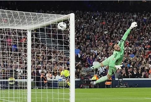 Barcelona hedh në nokaut Real Madridin, feston titullin e kampionit