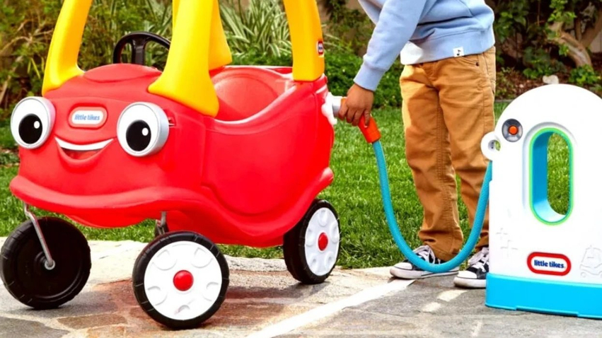 Me rritjen e çmimeve të karburantit  edhe Cozy Coupe  vjen me karikues elektrik 