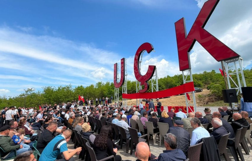 Vendosen shkronja gjigante  UÇK  në Ballofc të Podujevës  marrin pjesë ish eprorë dhe ushtarë të luftës