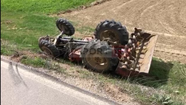 Zetori përmbyset anës rrugës, humbet jetën 71-vjeçari në Lushnje