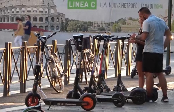 ​Skuterët elektrikë duhet të kenë targa deri më 16 maj në Itali