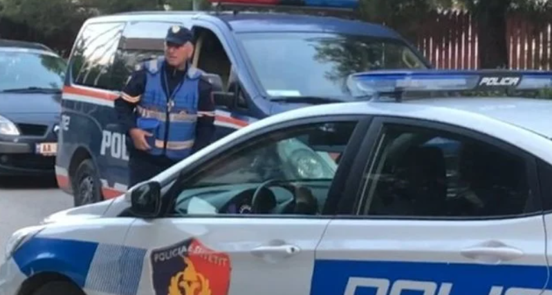 ‘Laborator’ droge fshehur pas një koteci, një i arrestuar dhe një i shpallur në kërkim në Maliq, si u zbuluan nga autoritetet