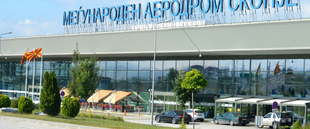 Në katër muajt e fundit kanë kaluar mbi 1.2 milion pasagjerë në aeroportet e Shkupit dhe Ohrit