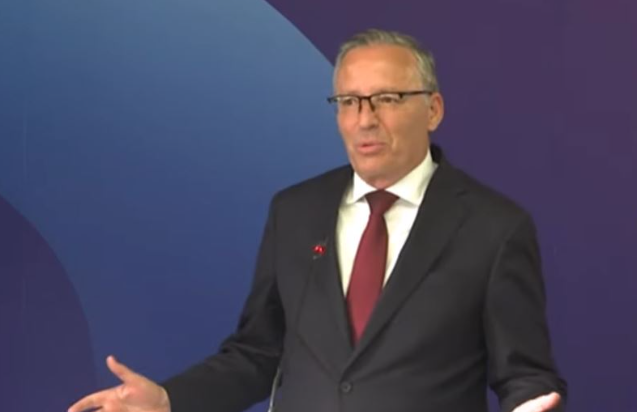 PDK-ja ia “lë” Fatmir Limajt derën hapur për të ardhmen  