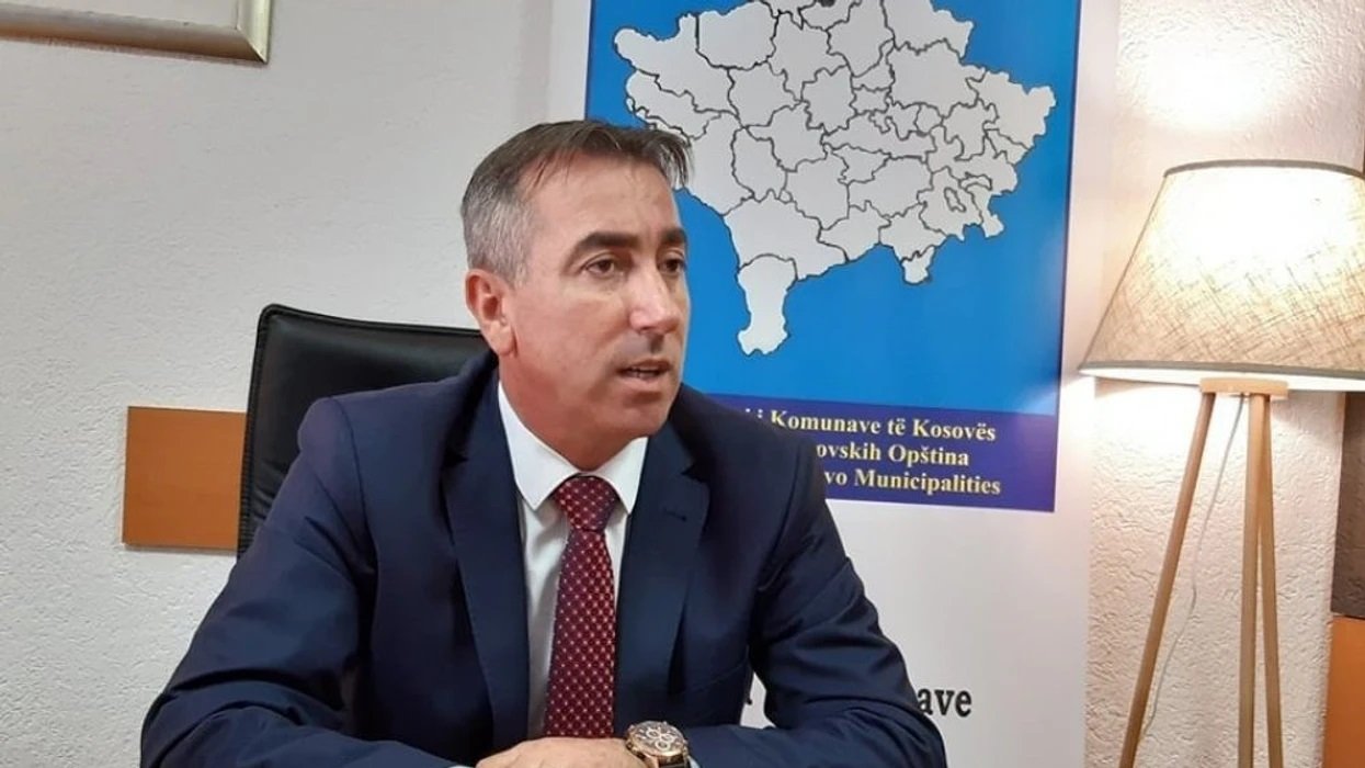 AKK: Qeveria po ua merr komunave kompetencat për rekrutimin e stafit