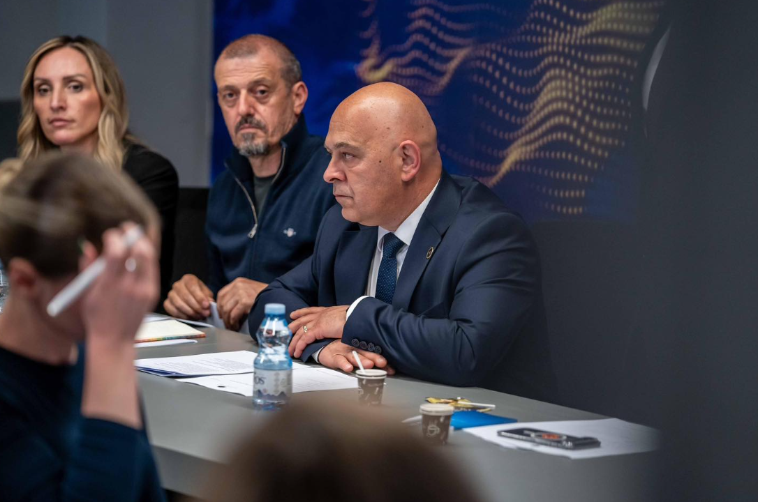 Bartës i listës së AAK dhe kandidat i saj për Kryeministër, Gjini: E pranoj me përgjegjësi të lartë dhe nder